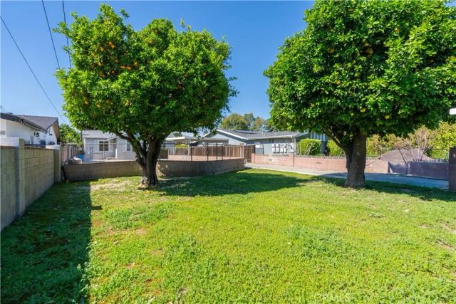 6909 Peach Avenue, Van Nuys, CA 91406