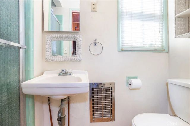 6909 Peach Avenue, Van Nuys, CA 91406