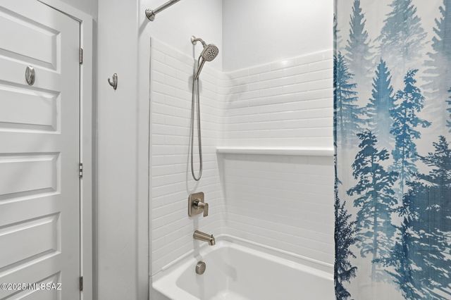 14013 E Crotalus Way, Vail, AZ 85641