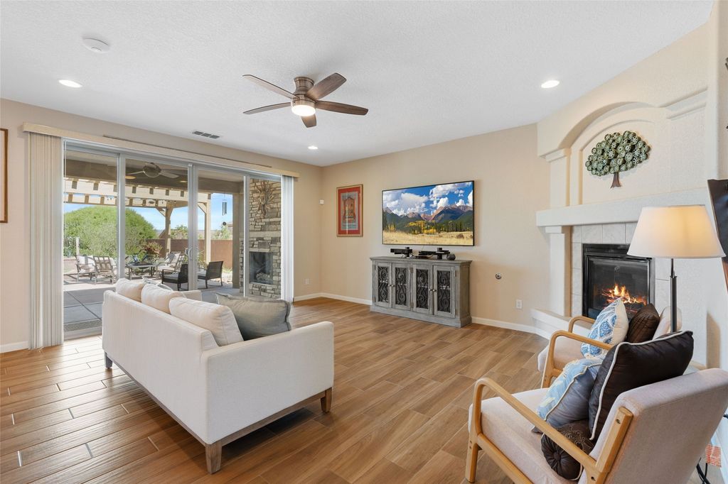 4193 Las Brisas, Santa Fe, NM 87507