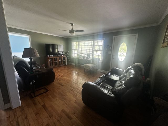 9 Caldwell Rd, Summertown, TN 38483
