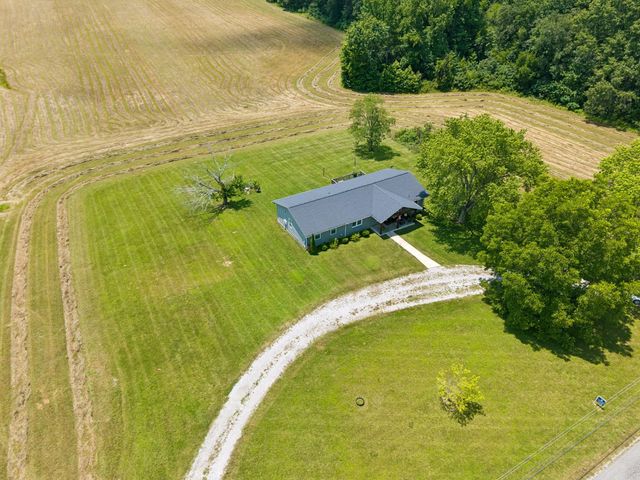 9 Caldwell Rd, Summertown, TN 38483