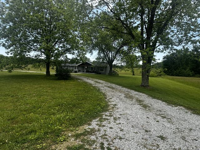 9 Caldwell Rd, Summertown, TN 38483