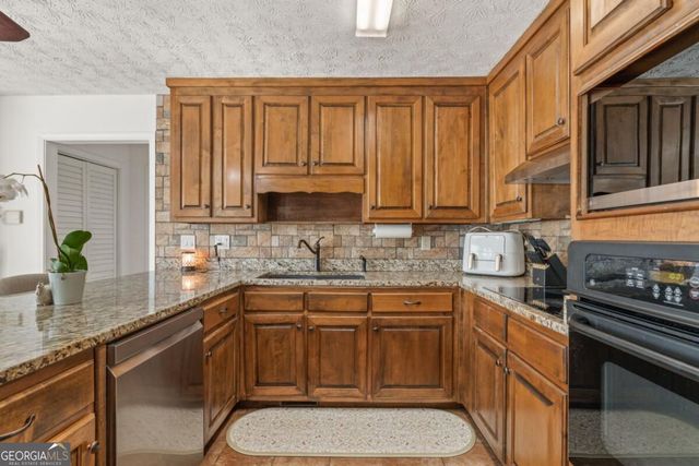 3906 Laurens Lane, Snellville, GA 30039