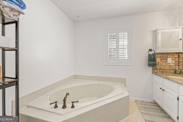 3906 Laurens Lane, Snellville, GA 30039