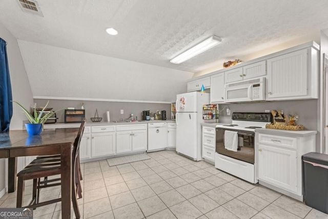 3906 Laurens Lane, Snellville, GA 30039
