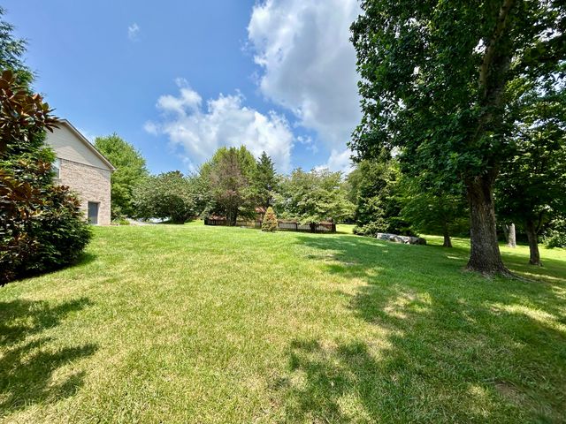 568 White Tail Run Drive, Somerset, KY 42503