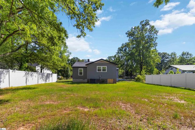 809 E Ferguson Street, Clinton, SC 29325