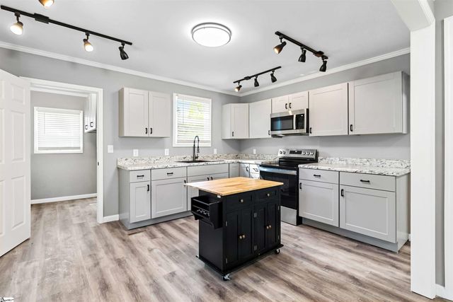809 E Ferguson Street, Clinton, SC 29325
