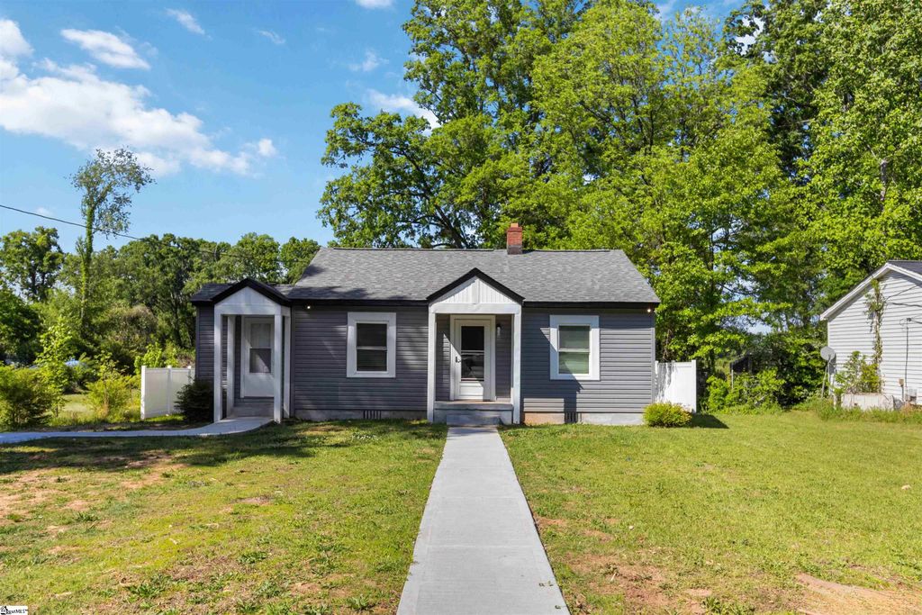 809 E Ferguson Street, Clinton, SC 29325
