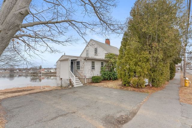 96 Water St, Danvers, MA 01923