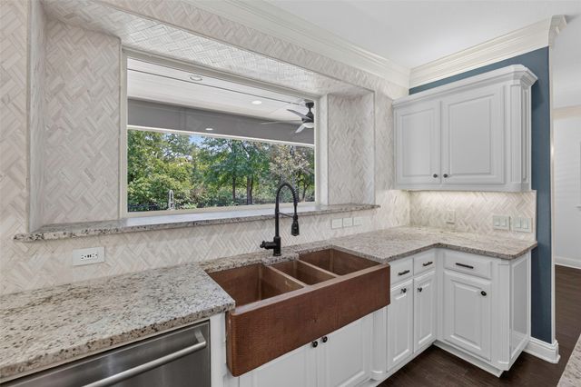 2204 Castle View Road, Mansfield, TX 76063