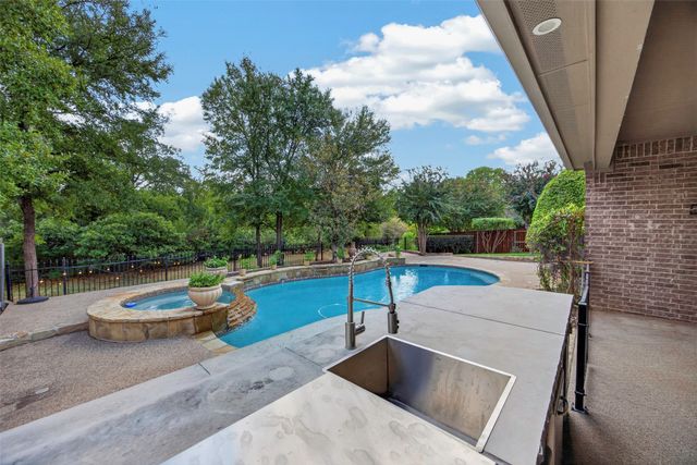 2204 Castle View Road, Mansfield, TX 76063