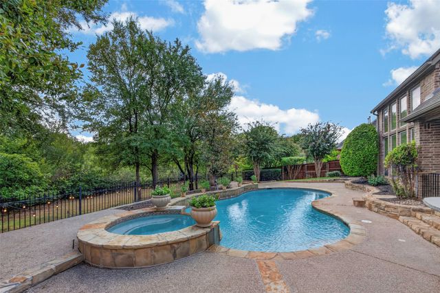 2204 Castle View Road, Mansfield, TX 76063