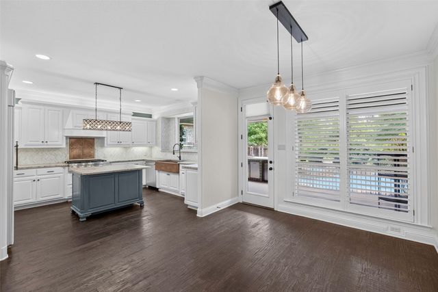 2204 Castle View Road, Mansfield, TX 76063