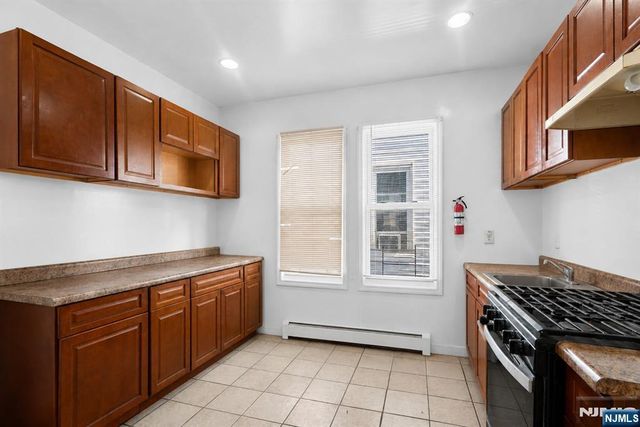 596 19th Street, Newark, NJ 07103