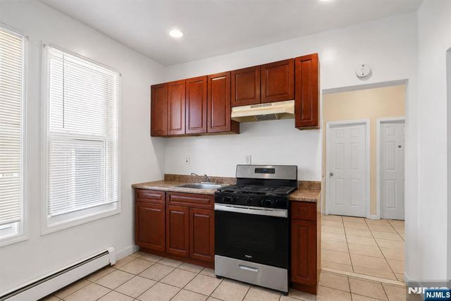 596 19th Street, Newark, NJ 07103