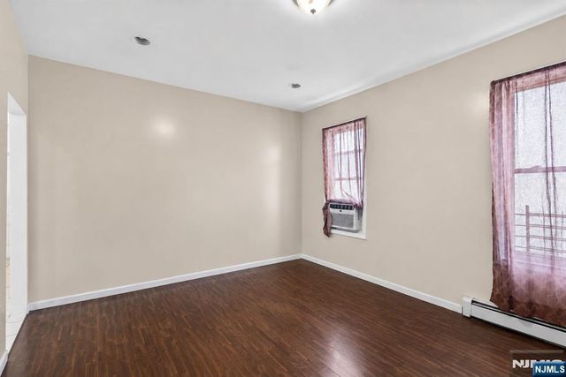 596 19th Street, Newark, NJ 07103