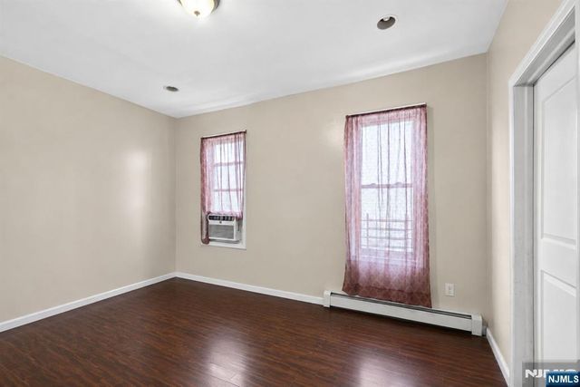596 19th Street, Newark, NJ 07103
