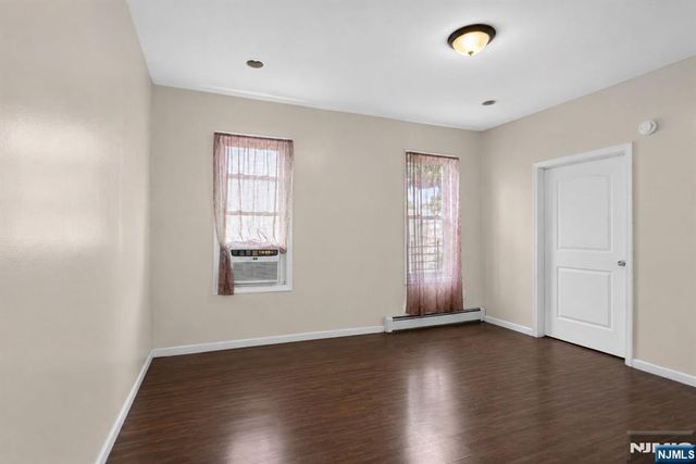 596 19th Street, Newark, NJ 07103