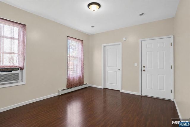 596 19th Street, Newark, NJ 07103