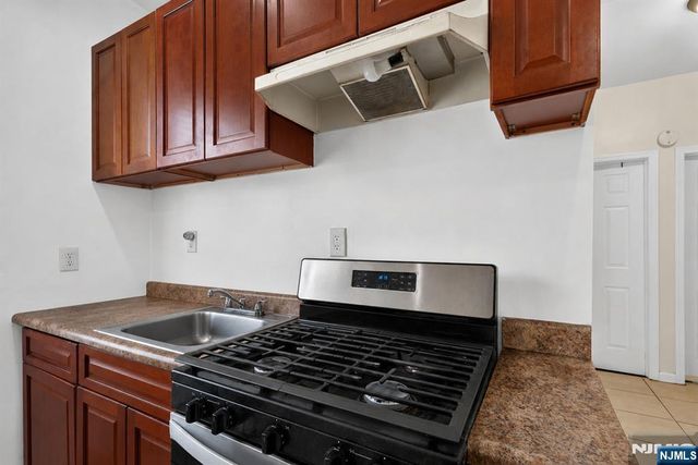 596 19th Street, Newark, NJ 07103
