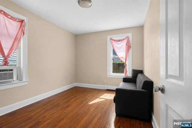 596 19th Street, Newark, NJ 07103