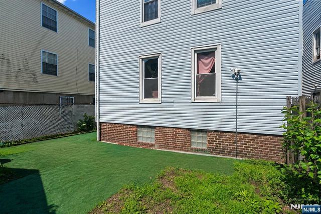 596 19th Street, Newark, NJ 07103