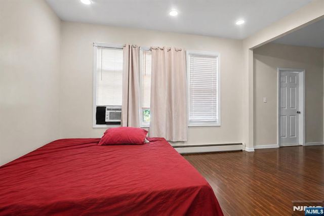 596 19th Street, Newark, NJ 07103