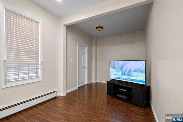596 19th Street, Newark, NJ 07103