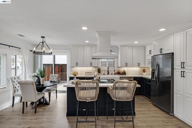1861 Linden St, Livermore, CA 94551