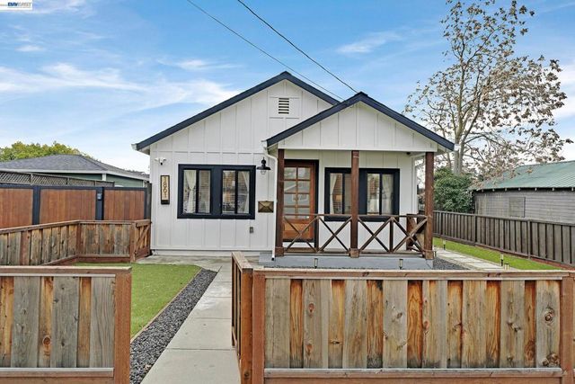 1861 Linden St, Livermore, CA 94551