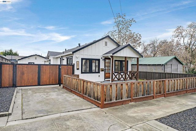 1861 Linden St, Livermore, CA 94551