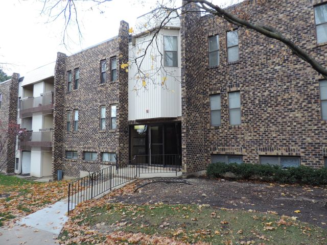 2275 Country Club Drive 25, Woodridge, IL 60517