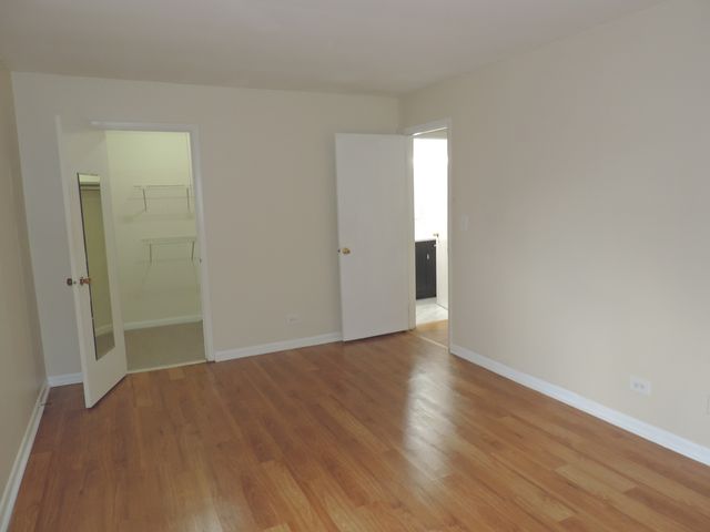 2275 Country Club Drive 25, Woodridge, IL 60517