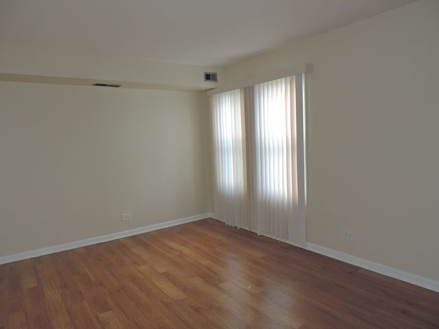 2275 Country Club Drive 25, Woodridge, IL 60517