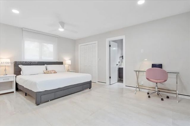 233 SE 4th Ter, Dania Beach, FL 33004