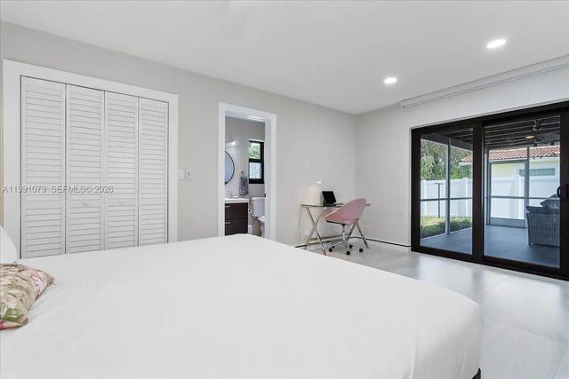 233 SE 4th Ter, Dania Beach, FL 33004