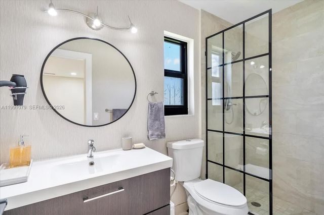 233 SE 4th Ter, Dania Beach, FL 33004