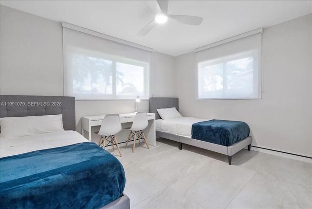 233 SE 4th Ter, Dania Beach, FL 33004