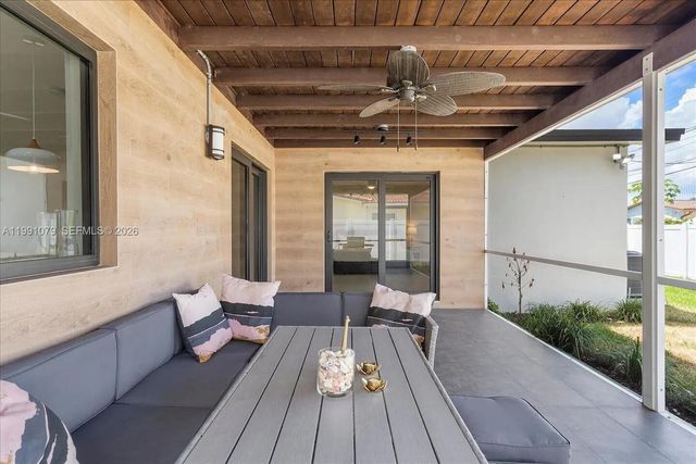 233 SE 4th Ter, Dania Beach, FL 33004