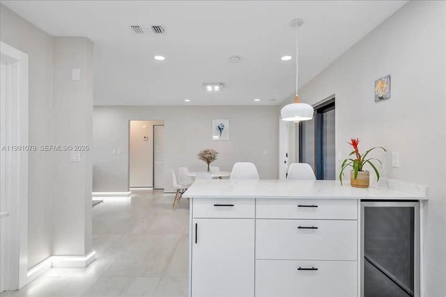 233 SE 4th Ter, Dania Beach, FL 33004