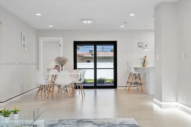 233 SE 4th Ter, Dania Beach, FL 33004