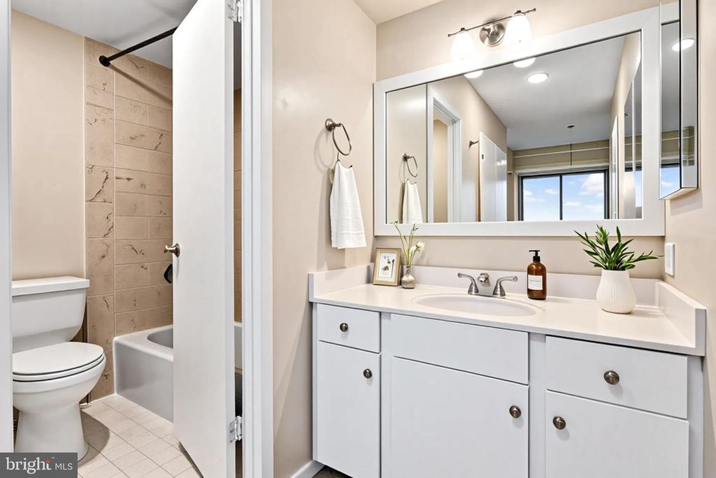 3701 S GEORGE MASON DR #2111N, Falls Church, VA 22041