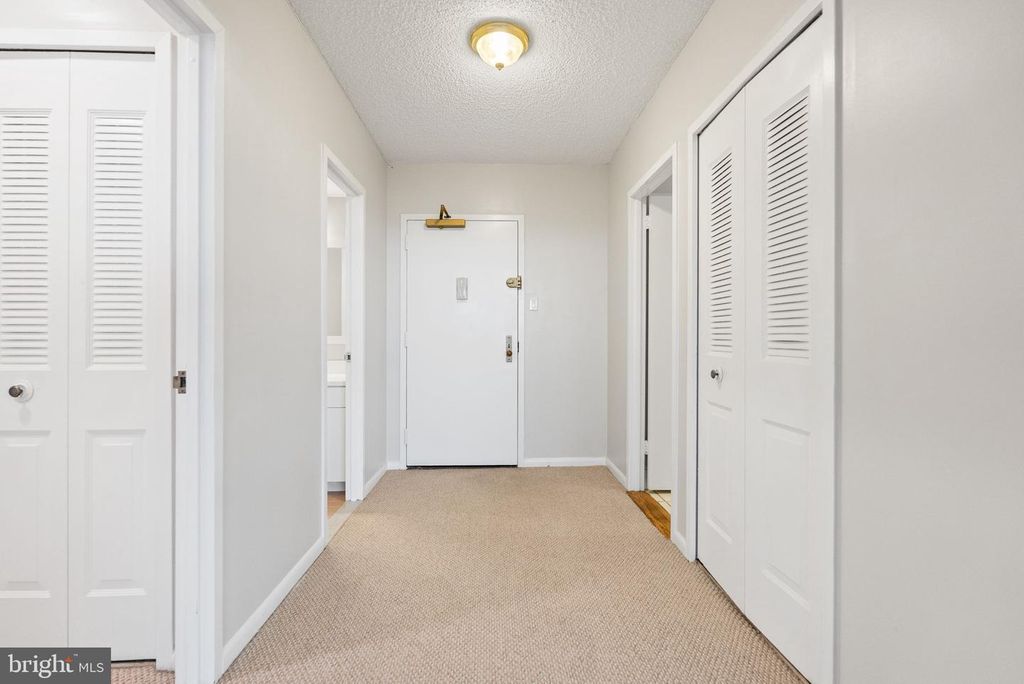 Image 2 of property listing at 3701 S GEORGE MASON DR #2111N, Falls Church, VA 22041