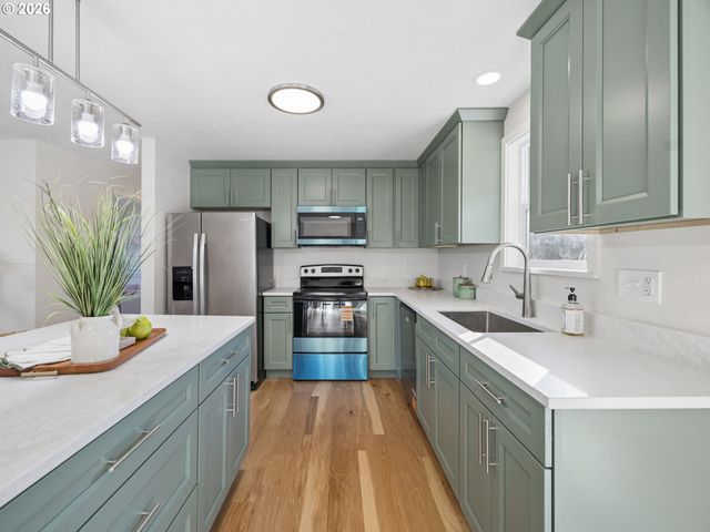 15532 Se LINCOLN St, Portland, OR 97233