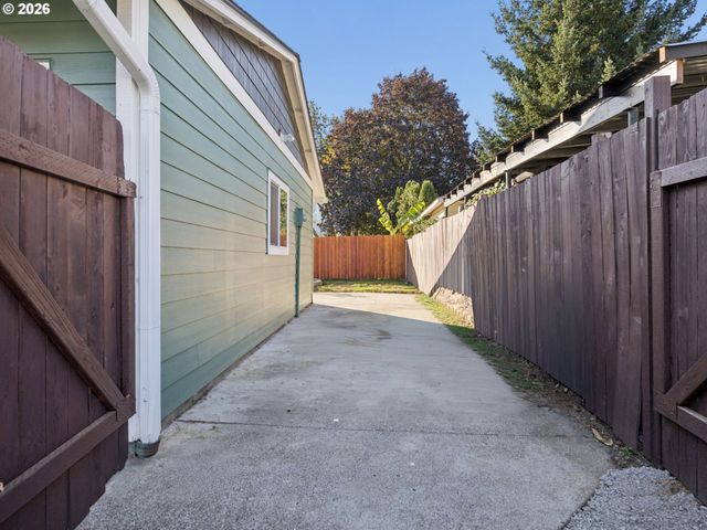 15532 Se LINCOLN St, Portland, OR 97233