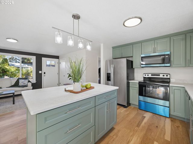15532 Se LINCOLN St, Portland, OR 97233