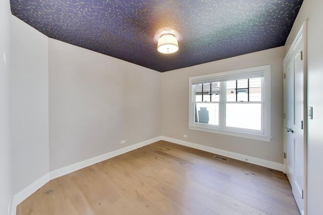 4044 Chester Drive, Glenview, IL 60026