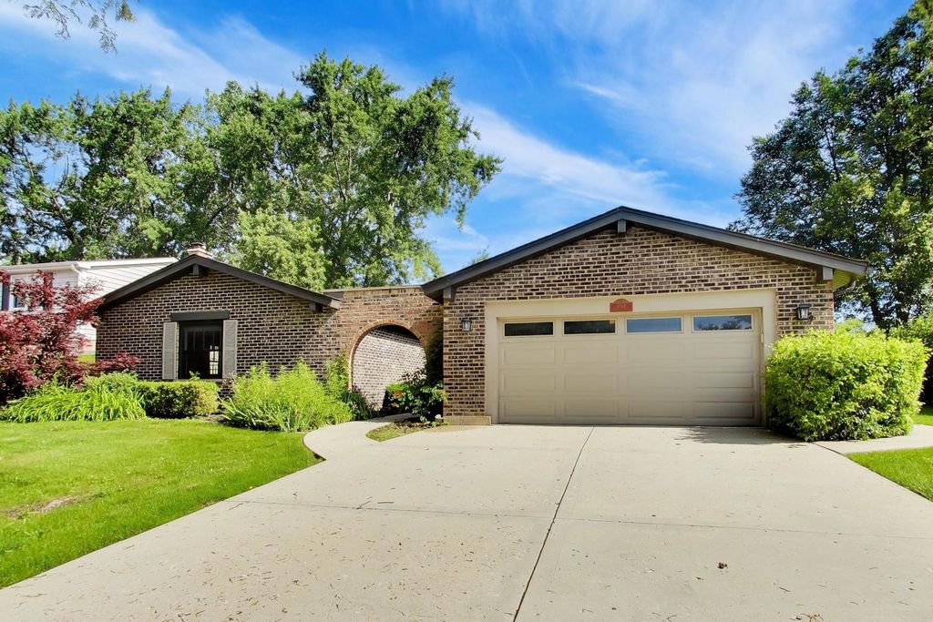 4044 Chester Drive, Glenview, IL 60026